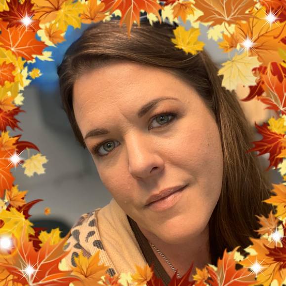 Poshmark profile picture for @evinleigh